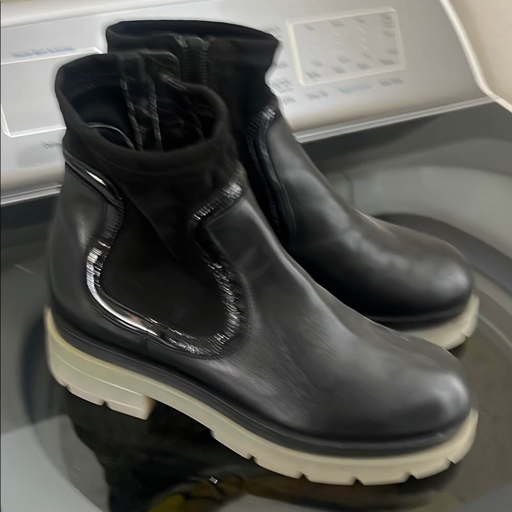 Stylish Aquatalia Black Ankle Boots
